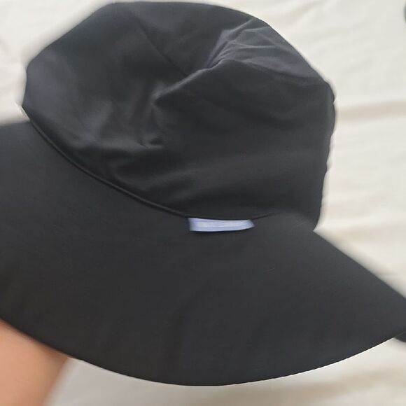 WALAROO AQUA HAT Wide-Brimmed Black Hat with Soft Texture - Picture 3 of 6